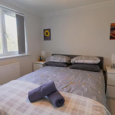 Central And Peaceful Two Bedroom Flat In Town-2